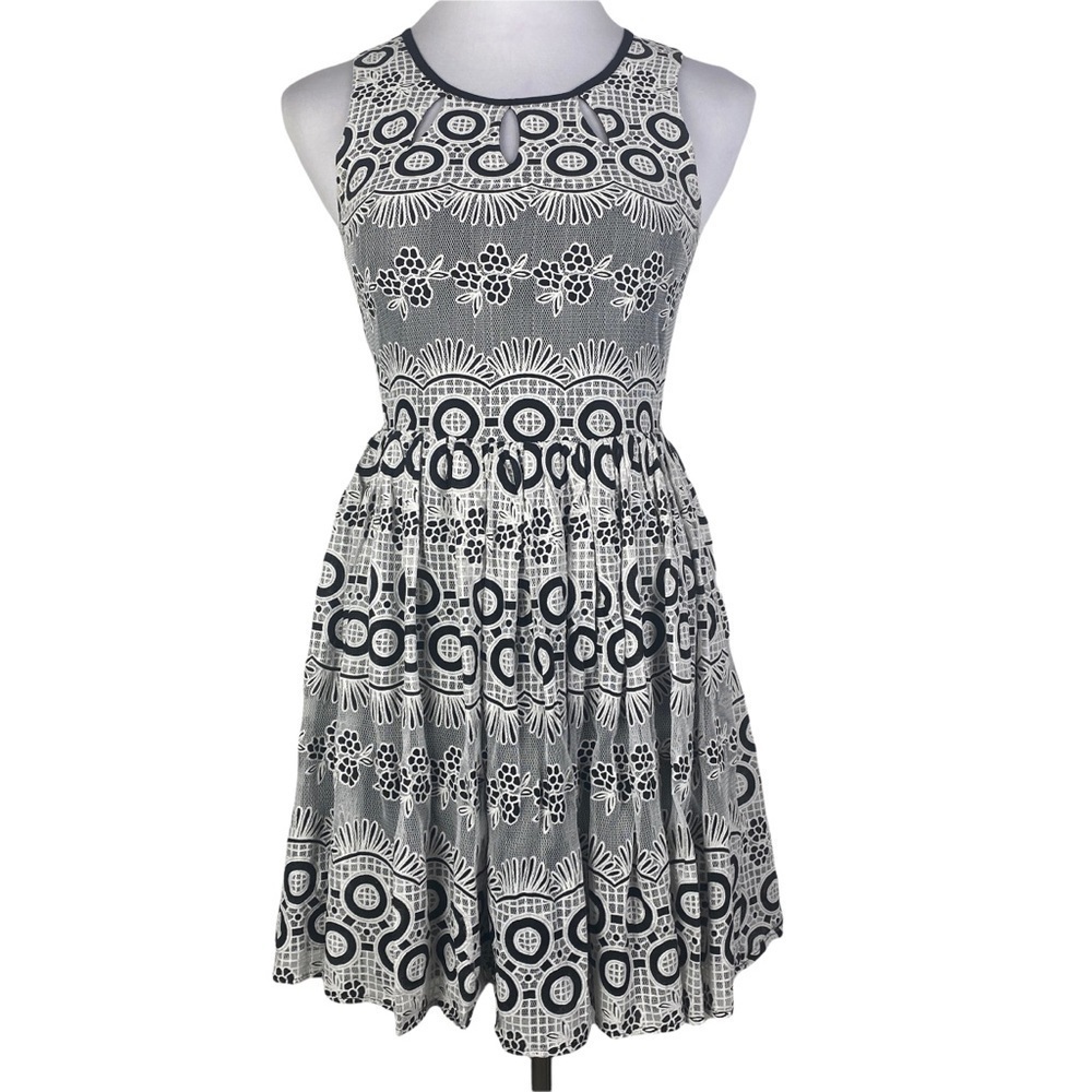 Alya Eyelet Lace Overlay Exposed Zip Fit & Flare Dress Women's Small Black White